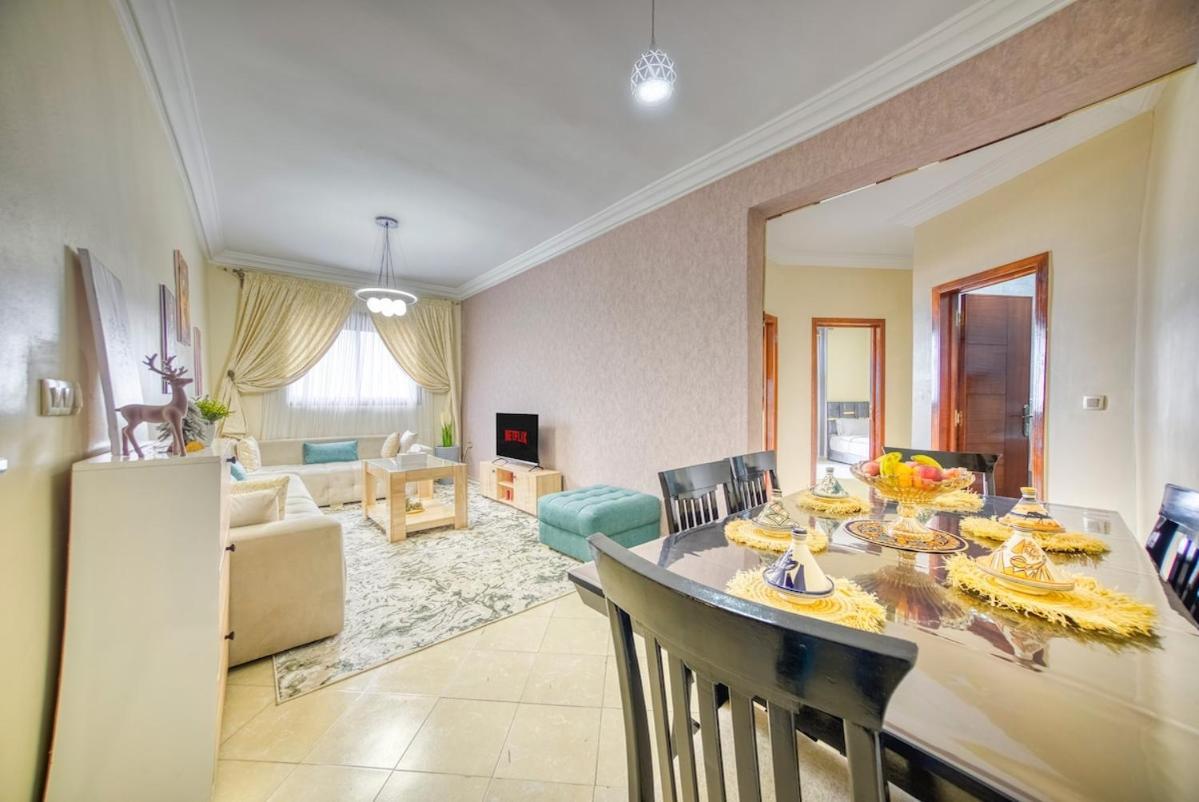 2chambre Et Salon Pres De La Et Des Commodites Apartment